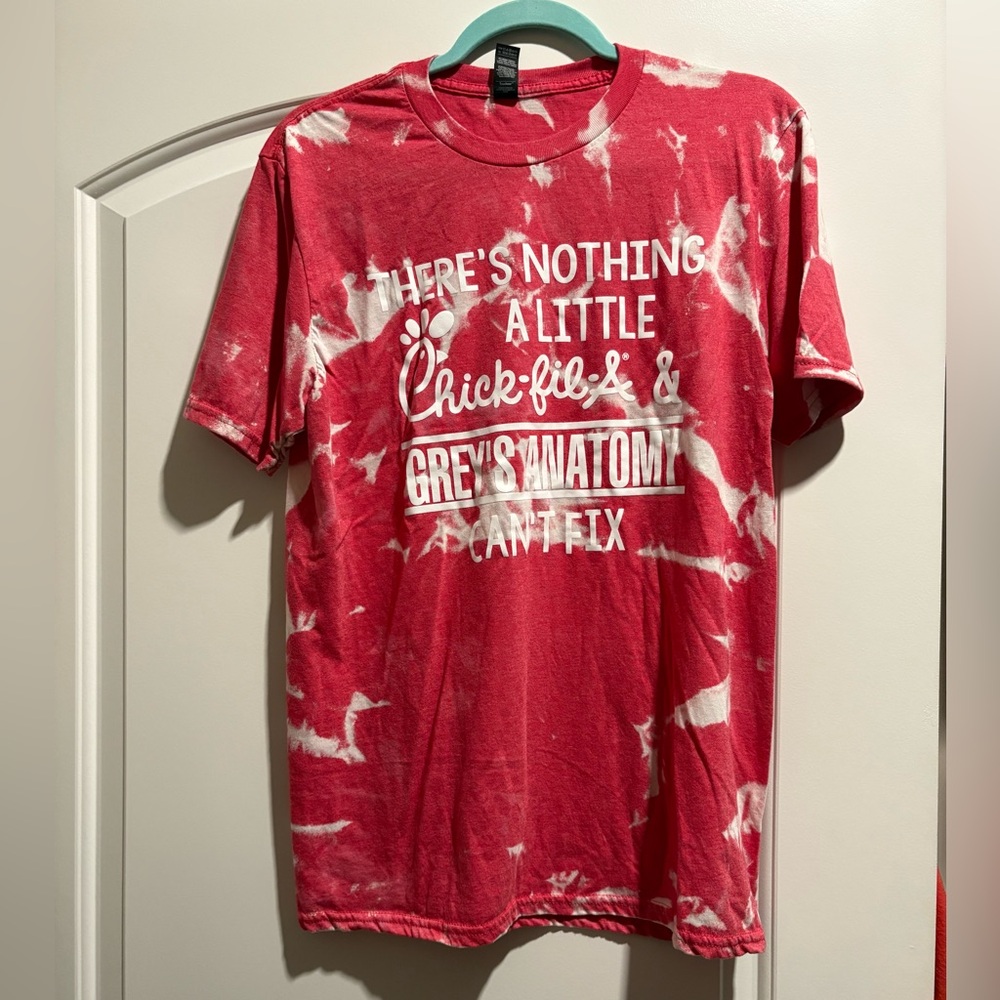 Gildan Medium Red and White Tie-Dye T-Shirt
